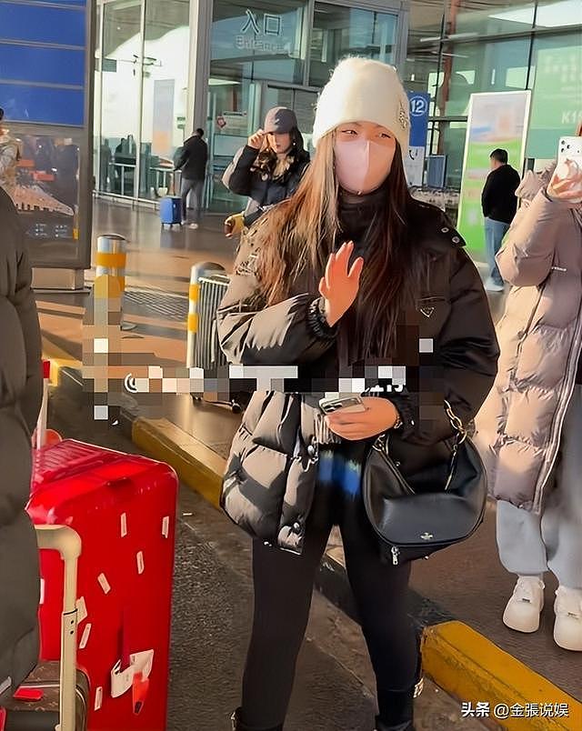 49岁李湘减肥成功,带女儿参加晚宴,一家三口再同框,疑似复婚?(组图) - 11