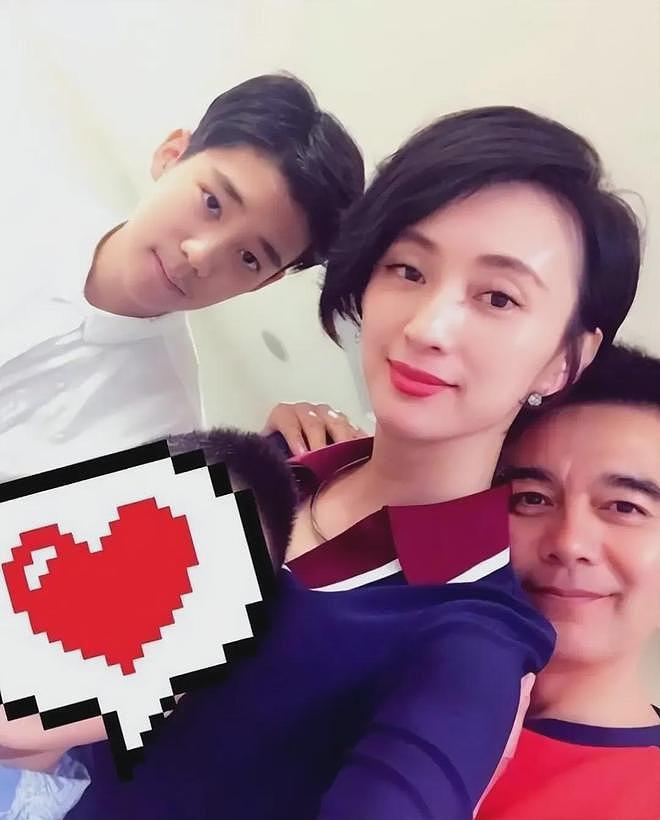 许亚军现身美国！打扮精致与小儿子聚餐，不出席前妻丧礼被骂冷血（组图） - 15