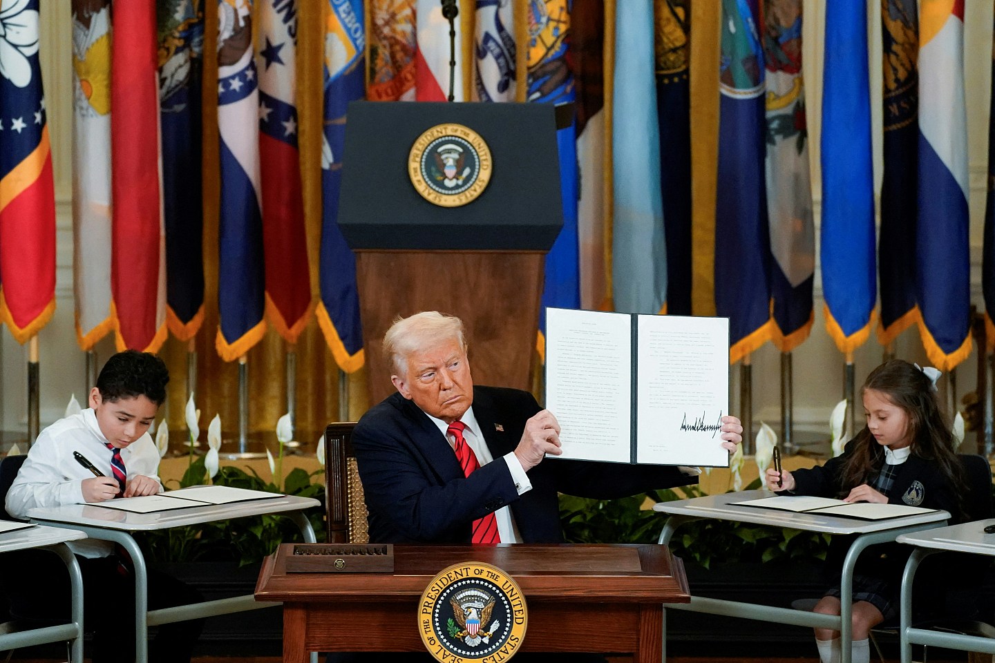 美媒：特朗普2025年行政令数量超过首任期总和，3分1面临法律挑战（组图） - 3