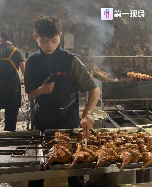 深圳16岁“烤鸡少年”火出圈!烧烤摊每天爆满,靠努力实现逆袭人生(组图) - 3