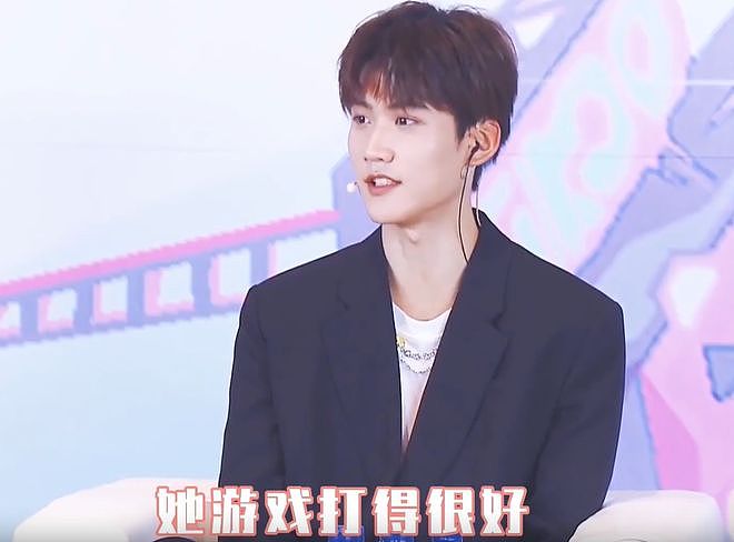 周柯宇成魏大勋2.0!狗仔曝热播剧姐弟恋真谈了,关键在游戏双排(组图) - 26