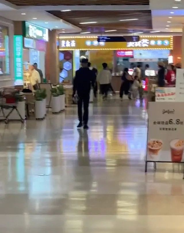 珠海横琴商场有男子持刀伤人,警方指正侦办(视频/组图) - 2
