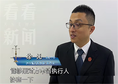 罕见！上海阿姨每天躺在100万现金上睡觉，家中成箱的现金...（组图） - 14