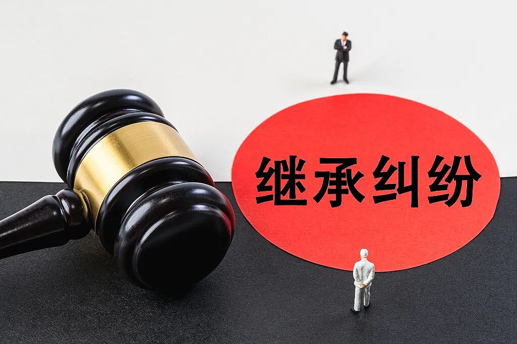 罕见！上海阿姨每天躺在100万现金上睡觉，家中成箱的现金...（组图） - 3
