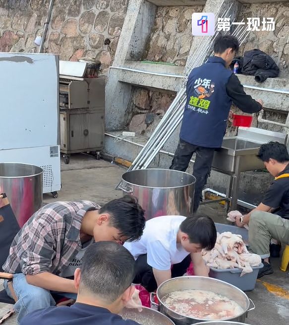 深圳16岁“烤鸡少年”火出圈!烧烤摊每天爆满,靠努力实现逆袭人生(组图) - 4