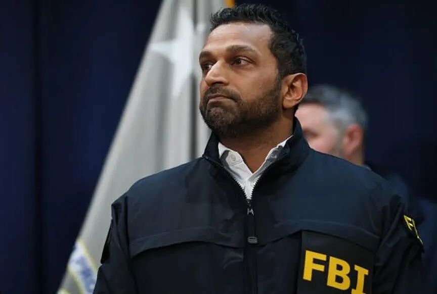 FBI局长被女友公开“催婚”，却被曝出丑闻！6千万公务机用来私会小女友（组图） - 1