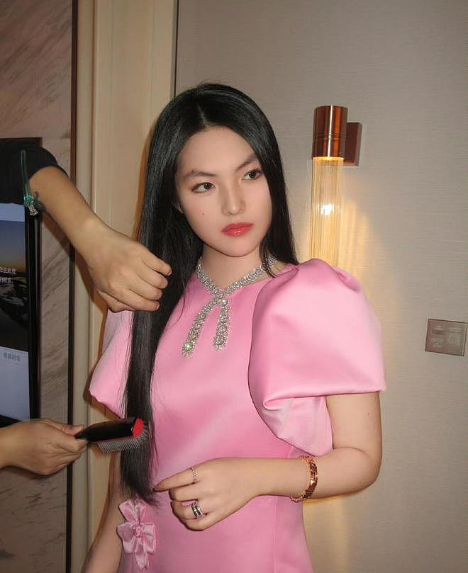 硬闯啊？李湘王岳伦为16岁女儿王诗龄铺路到豪门何超琼霍启刚身边（组图） - 10