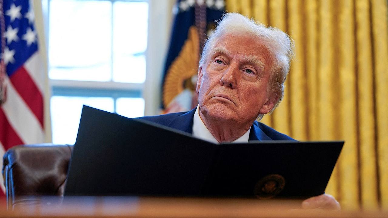 美媒：特朗普2025年行政令数量超过首任期总和，3分1面临法律挑战（组图） - 1