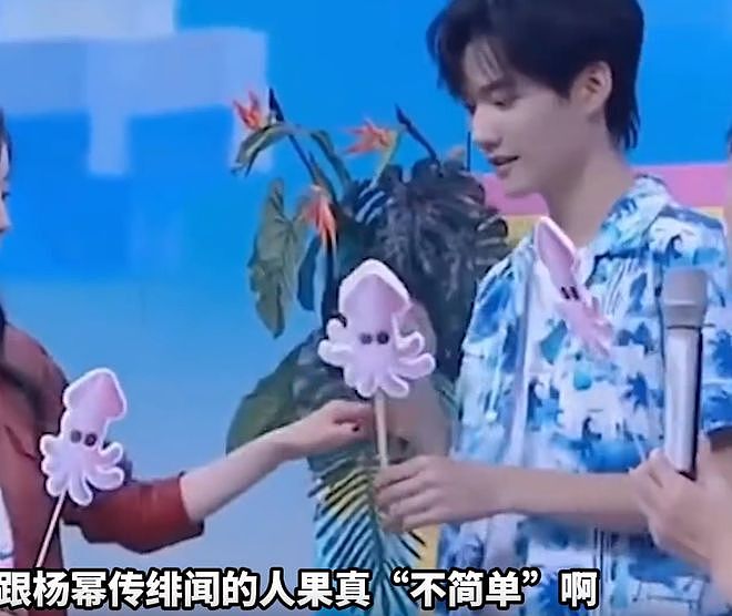 周柯宇成魏大勋2.0!狗仔曝热播剧姐弟恋真谈了,关键在游戏双排(组图) - 23