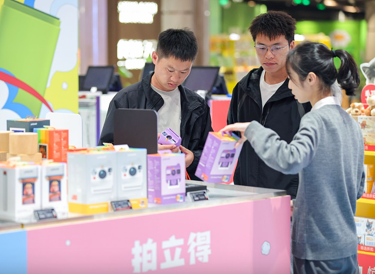 海南今日封关!“零关税”商品超7成,85国人员可免签入境(视频/组图) - 3