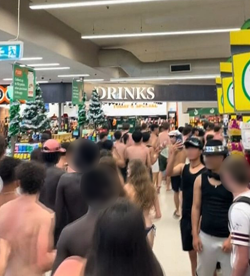 墨东南Woolworths紧急封店！200青少年闯入，打砸抢，太离谱！（组图） - 2