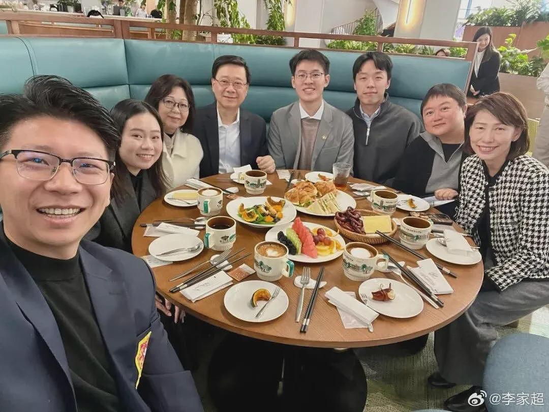 李家超走进北京大学，“与在京港青共晋早餐”（组图） - 1