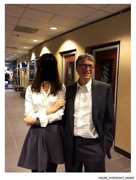 爱泼斯坦新照再曝！“洛丽塔”写在女性身体上，比尔盖茨同框神秘女（组图） - 6
