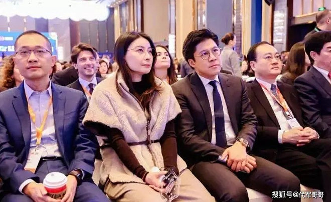 本想为女儿铺路的李湘，竟意外栽在了何超琼手里（组图） - 6