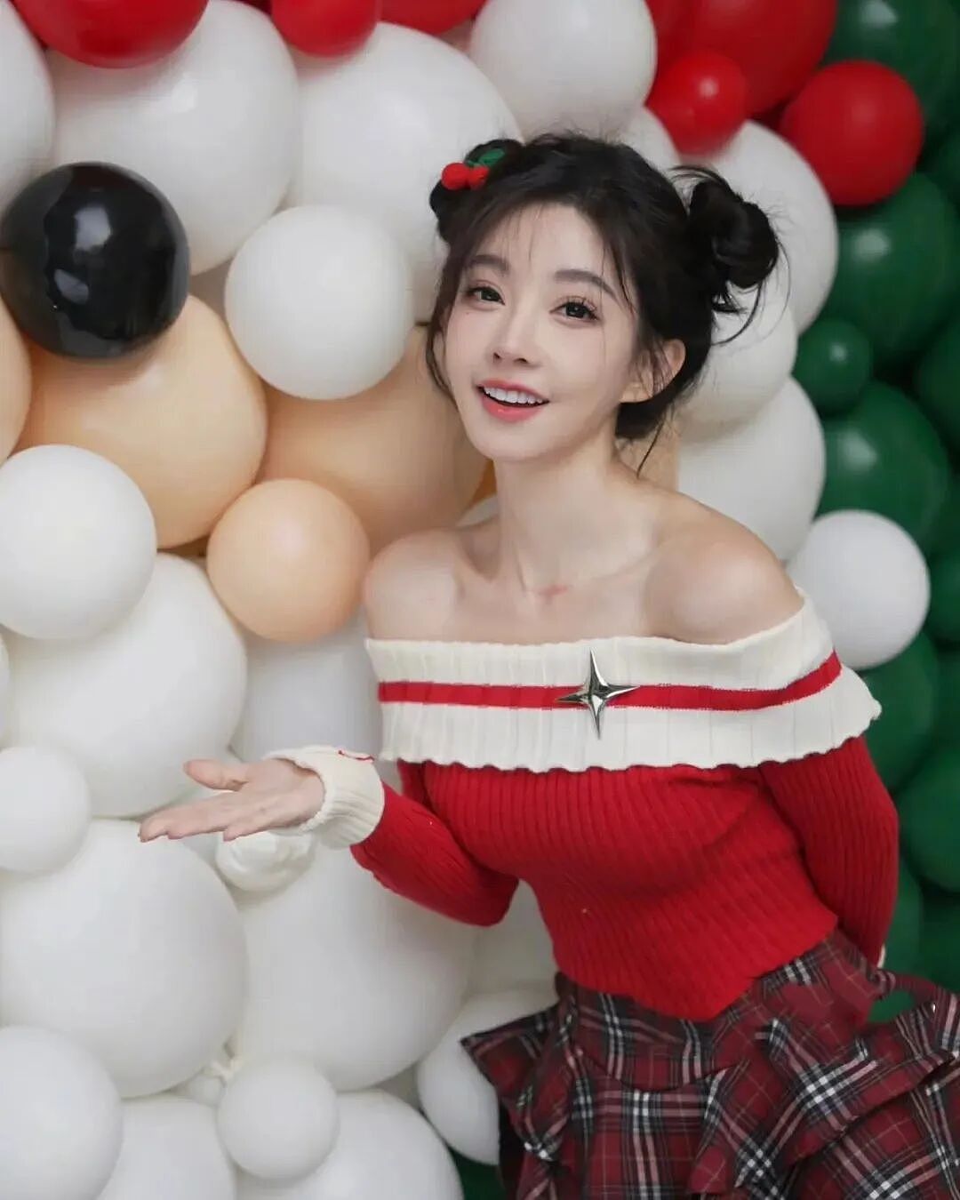 【美女】冯提莫凹凸曲线震惊全网！网友：这比例也太夸张了吧（组图） - 2