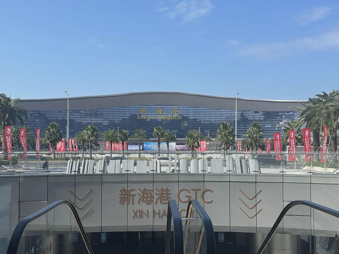 直击海南封关首日:免税城苹果手机最高可减近千元,日均新增注册公司超千家(组图) - 13