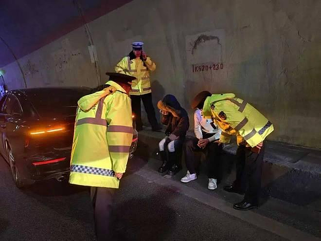 小车定速115刹车失灵，狂奔3小时490公里，甘肃警神救援（组图） - 2