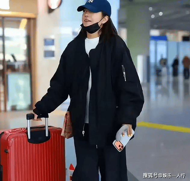 面相彻底变了!49岁赵薇回老家,包裹的严严实实,如今低调无人识(组图) - 3