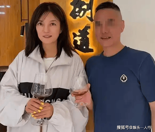 面相彻底变了!49岁赵薇回老家,包裹的严严实实,如今低调无人识(组图) - 4