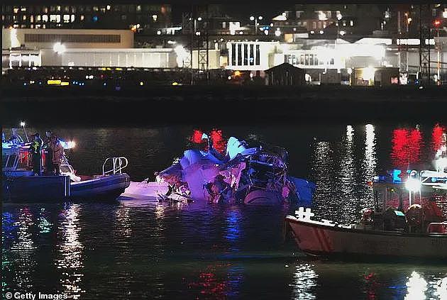 罕见认错！美国政府面临天价赔偿，正式认责华盛顿67人空难（组图） - 1