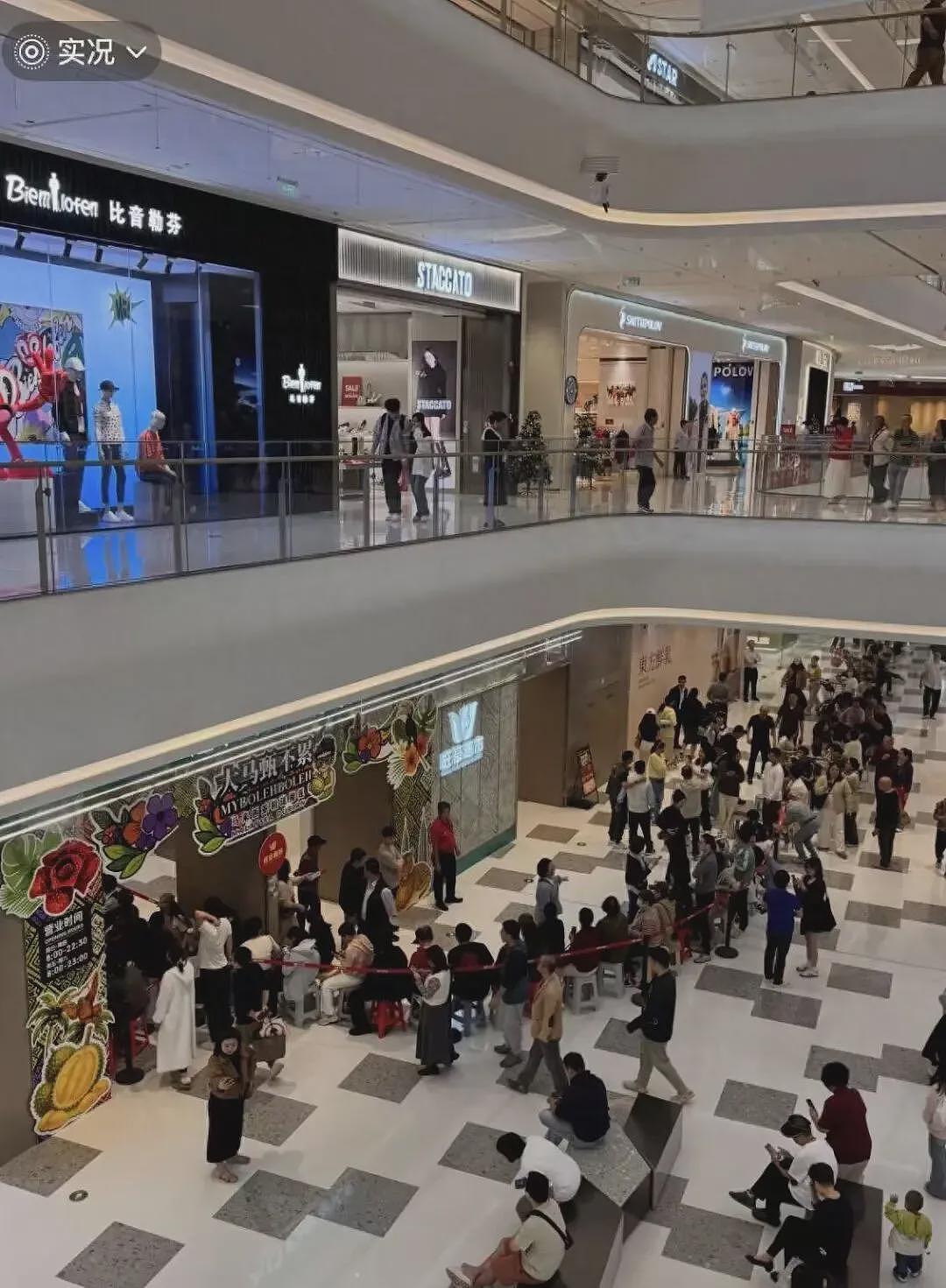 海南封关首日,居民排长队购榴莲,超市:价格低一半(图) - 1