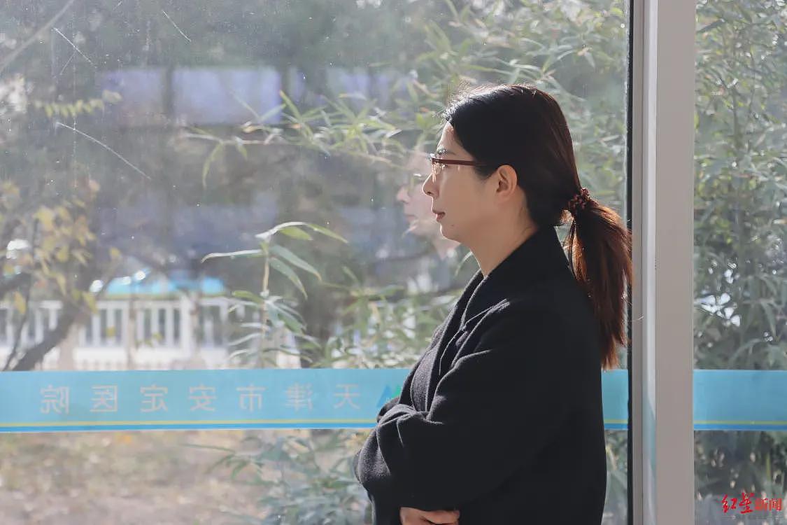 崔丽丽的战争：穿着“血衣”出庭后，被性侵的她又遭遇网暴（组图） - 1