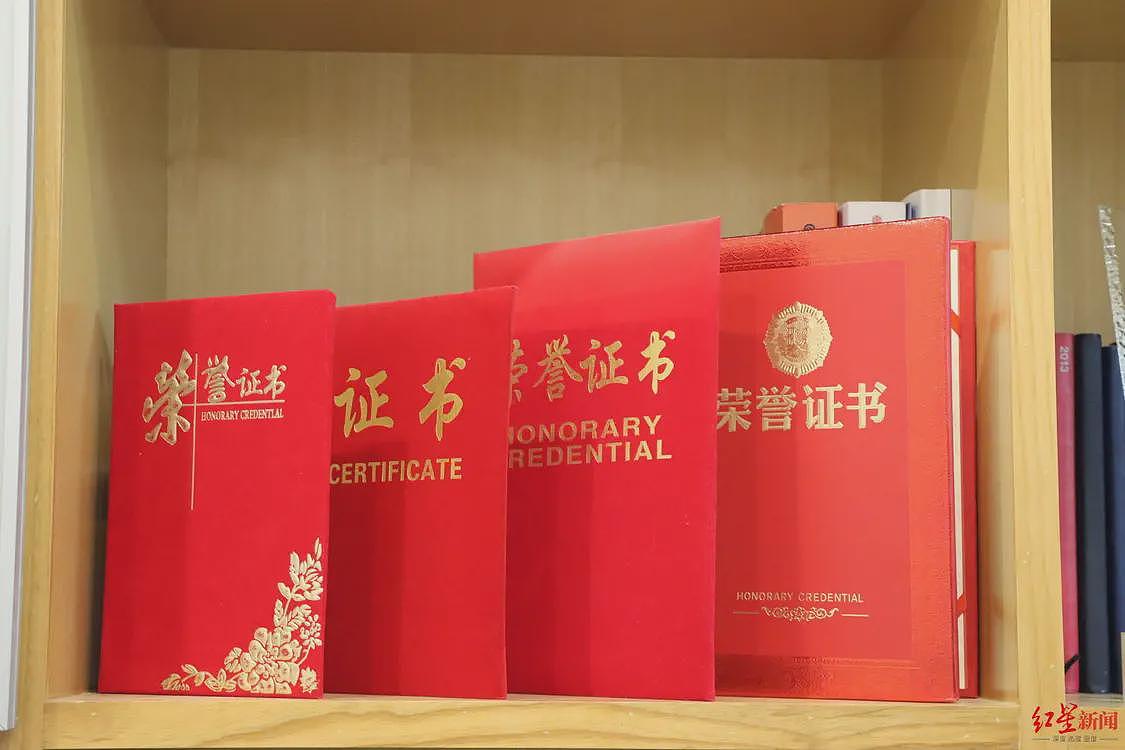 崔丽丽的战争：穿着“血衣”出庭后，被性侵的她又遭遇网暴（组图） - 6