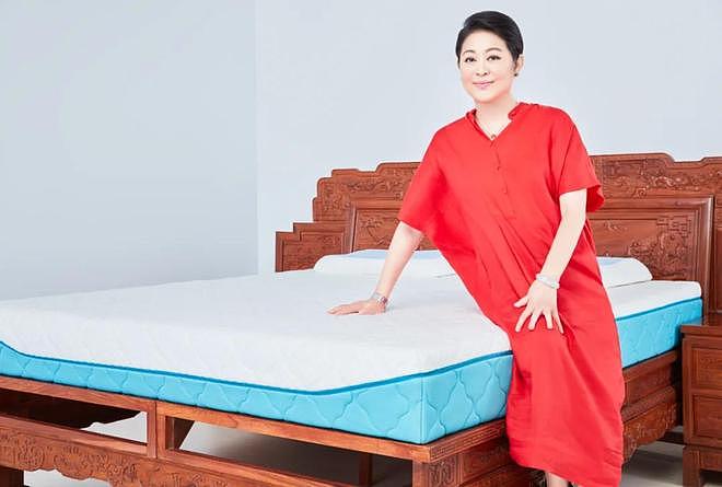 坑骗老人，晚节不保？倪萍代言品牌被官方彻查，步入张凯丽后尘（组图） - 2