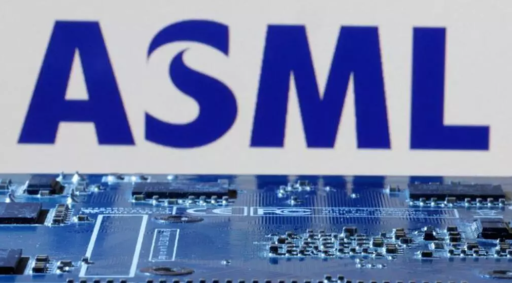 中国招聘前ASML工程师打造出极紫外光刻机原型机(图) - 1