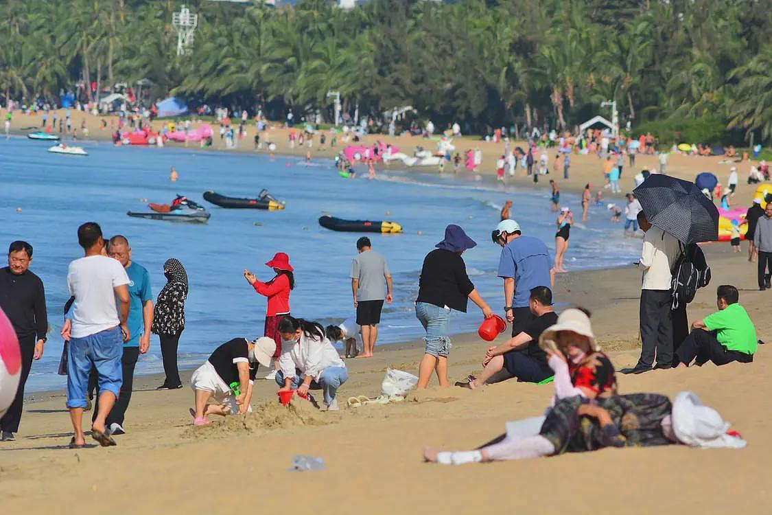 直击海南封关首日:免税城苹果手机最高可减近千元,日均新增注册公司超千家(组图) - 11