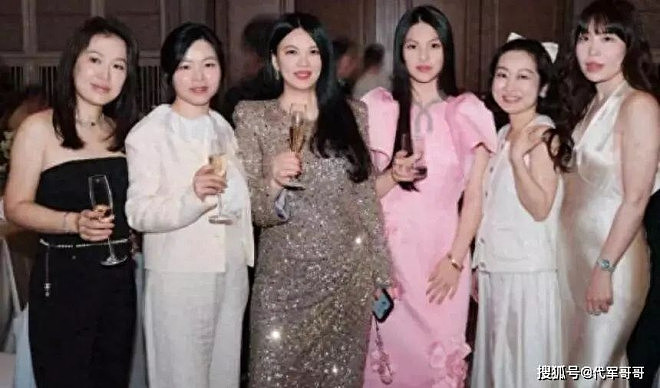 本想为女儿铺路的李湘，竟意外栽在了何超琼手里（组图） - 4