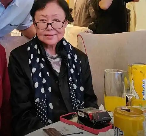 75岁斯琴高娃近况曝光令人担忧!比以前瘦了不少,私下没少抽烟(组图) - 3