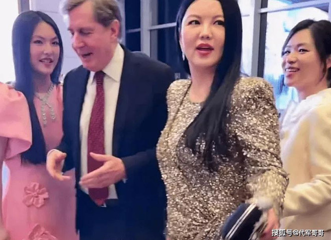 本想为女儿铺路的李湘，竟意外栽在了何超琼手里（组图） - 8