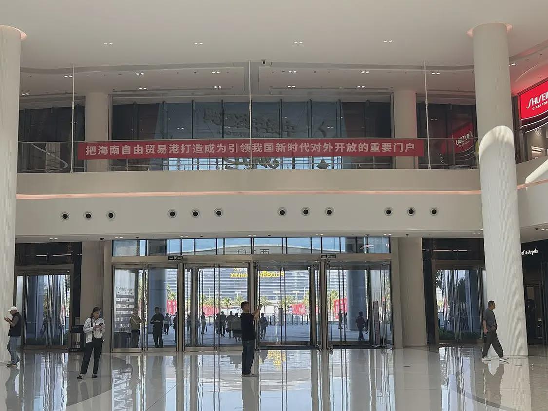 直击海南封关首日:免税城苹果手机最高可减近千元,日均新增注册公司超千家(组图) - 8