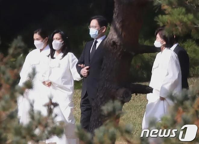55岁三星长公主走路要人扶、白发藏不住？人间富贵花背后辛酸多…（组图） - 30
