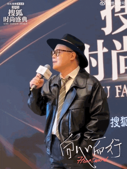 搜狐红毯谁赢了？75岁刘晓庆状态震撼全家，和胡兵走创意秀场绝了（组图） - 5