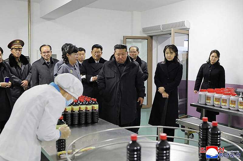 千金有望接班金正恩?照片中的金主爱引国际热议(组图) - 1