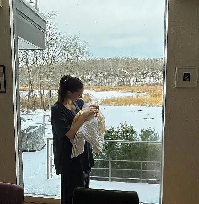女神收割机皮特当爹！3月恋爱，7月官宣怀孕，12月孩子都生了...这速度？（组图） - 28