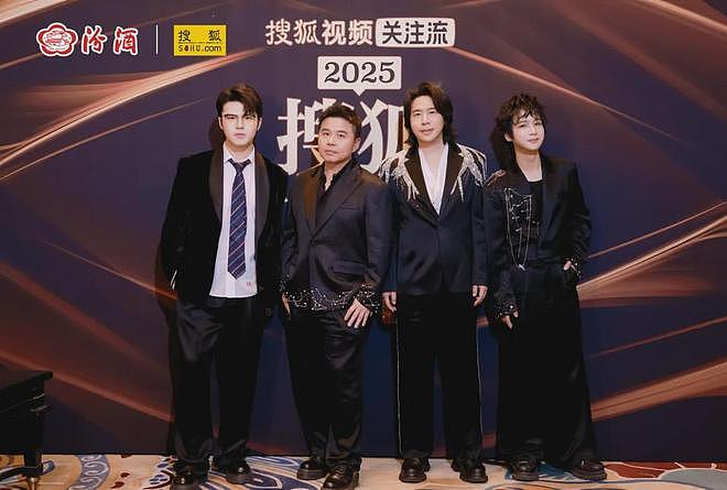 搜狐红毯谁赢了？75岁刘晓庆状态震撼全家，和胡兵走创意秀场绝了（组图） - 46