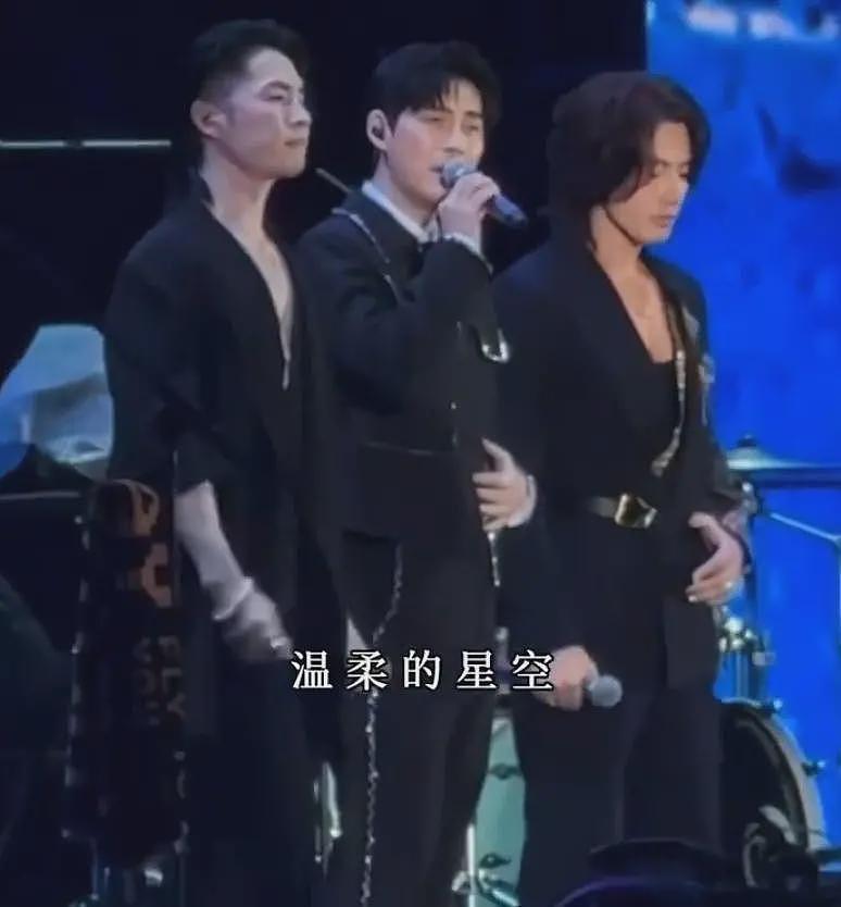 F4演唱会成照妖镜,佟丽娅有了皱纹,蒋丽莎脸僵肿,司雯嘉太惊艳(组图) - 17