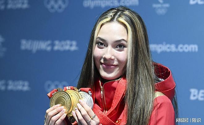 被批对美国缺乏感恩!谷爱凌怒怼:没花美国人1分钱,还会为中国参赛(组图) - 4