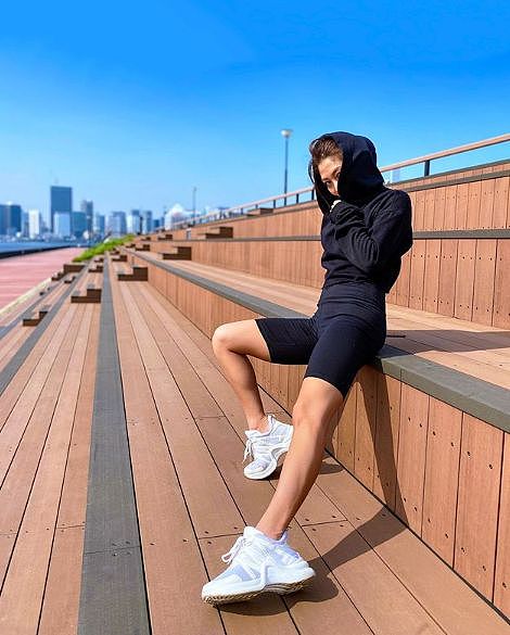 【美女】岛国妹子街头“内衣外露”被采访,网友扒出她的性感翘臀照,这身材你喜欢吗?(组图) - 11