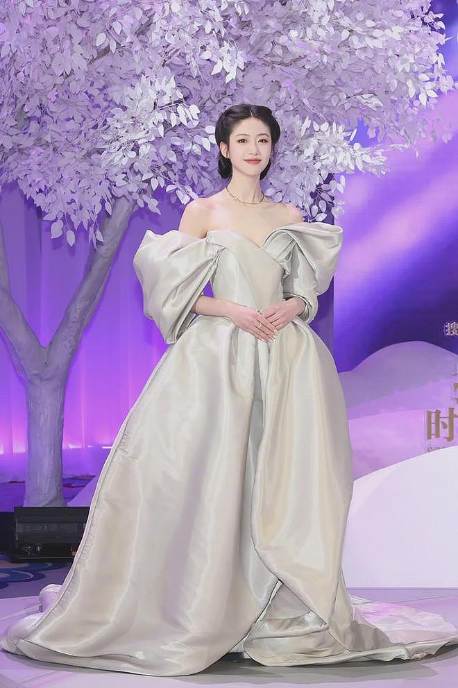 搜狐红毯谁赢了？75岁刘晓庆状态震撼全家，和胡兵走创意秀场绝了（组图） - 19