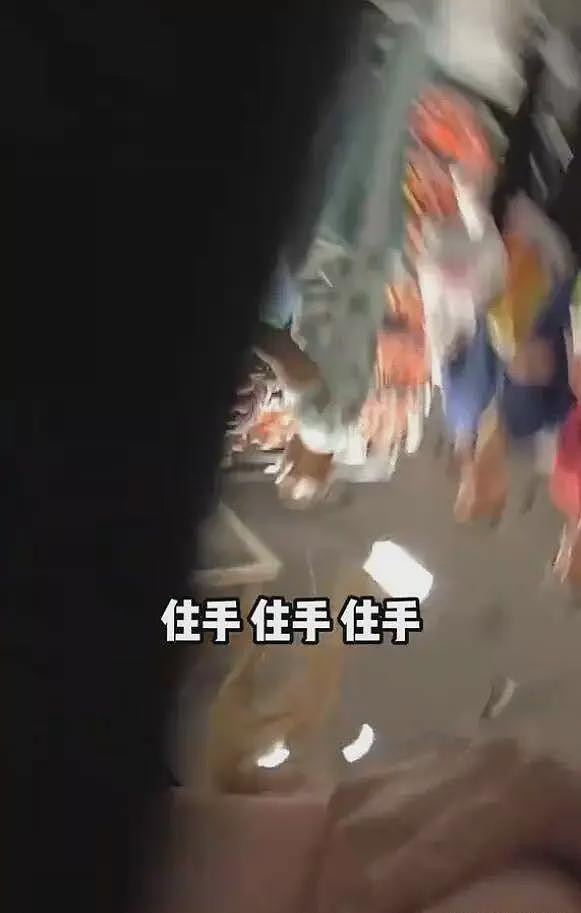 俩中国女生埃及游，与当地5人互殴，完胜后获围观者竖拇指（组图） - 16