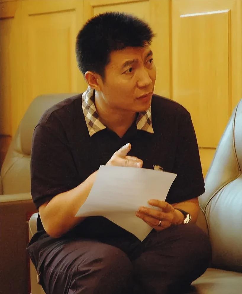 拔出萝卜带出泥！中戏院长郝戎自首被查，靳东也被牵连（组图） - 2