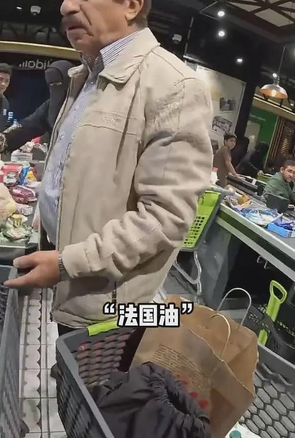 俩中国女生埃及游，与当地5人互殴，完胜后获围观者竖拇指（组图） - 11