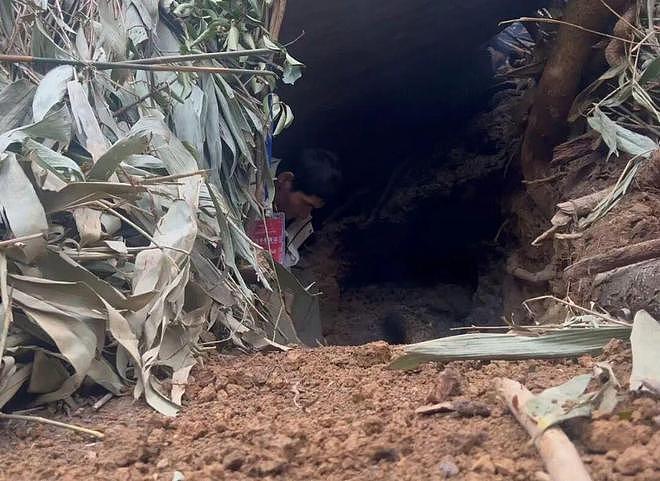 特种兵荒野求生30日：生吃蚯蚓补充蛋白质，没有盐双脚开始麻木（组图） - 2