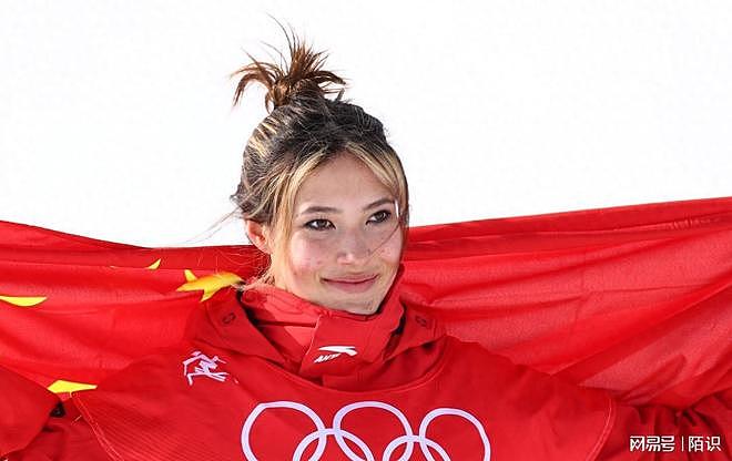 被批对美国缺乏感恩!谷爱凌怒怼:没花美国人1分钱,还会为中国参赛(组图) - 1