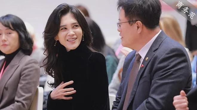55岁三星长公主走路要人扶、白发藏不住？人间富贵花背后辛酸多…（组图） - 1