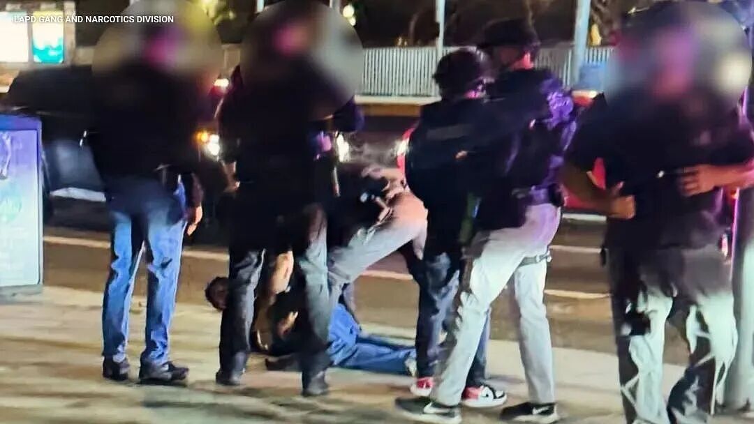 震惊全网!好莱坞传奇导演夫妇惨死家中,身上有多处刀伤,凶手竟是亲生儿子!案发细节残忍至极(组图) - 5